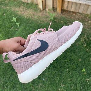 Nike Womens Roshe One - Sz 10.5 Particle Pink Black Sail 844994 601